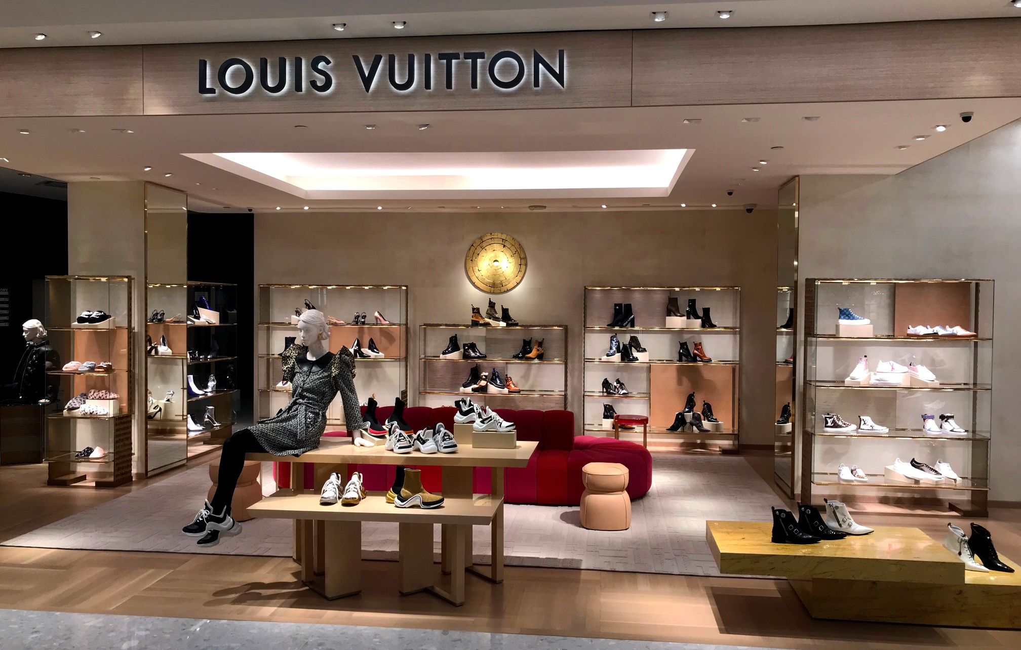 Louis Vuitton Cleveland Saks, 26100 Cedar Rd, Beachwood, OH, Shoe Stores -  MapQuest